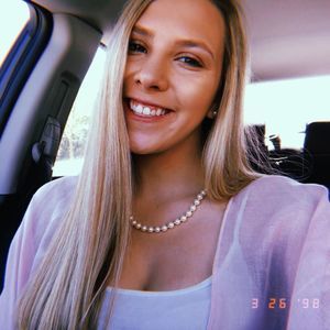 Meet your Posher, Caitlin